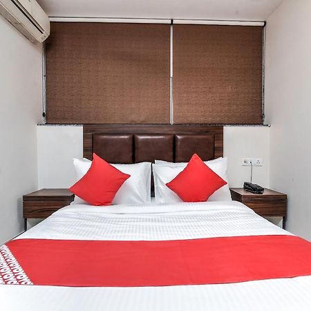 Oyo 80678 Shreenath Residency Нью-Дели Экстерьер фото
