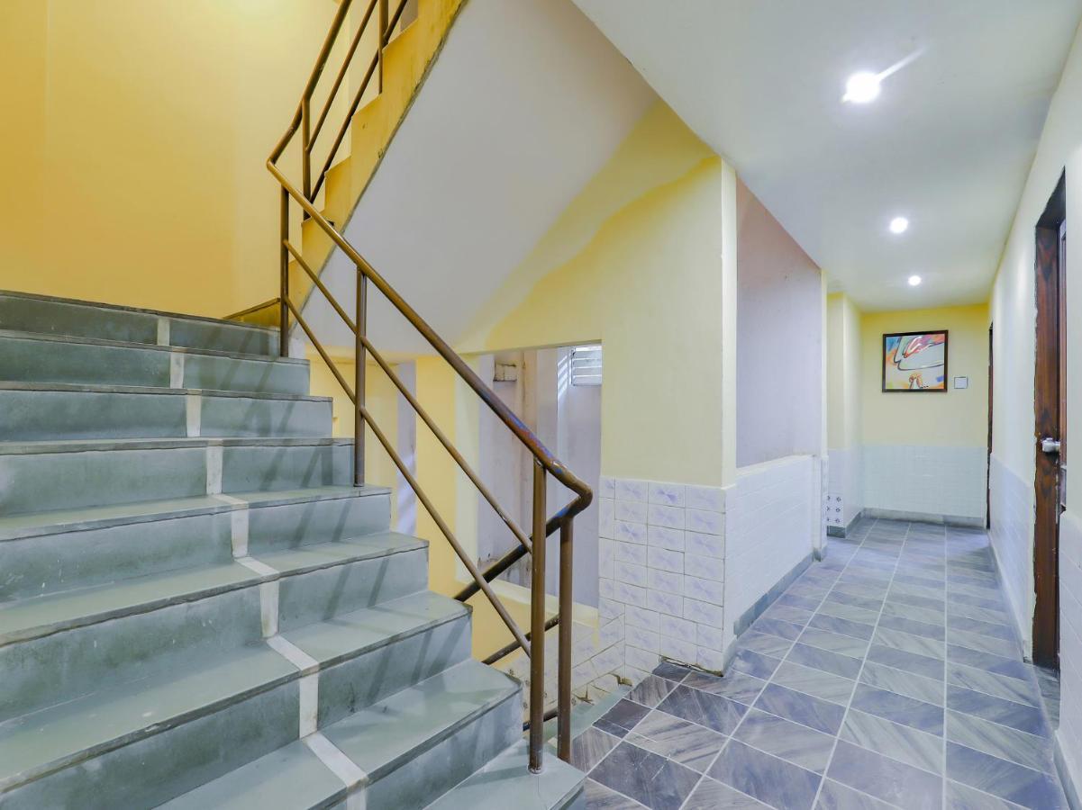 Oyo 80678 Shreenath Residency Нью-Дели Экстерьер фото