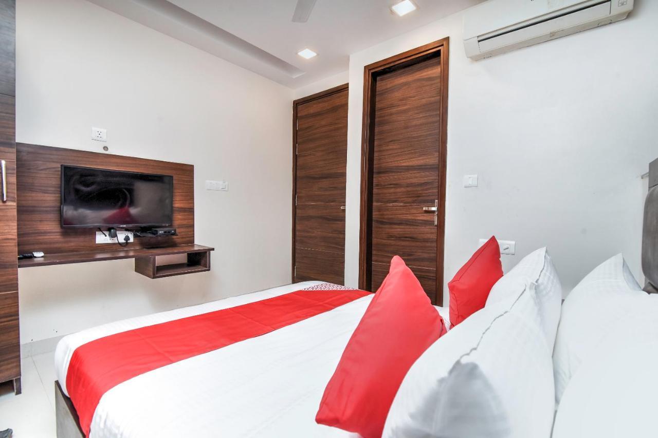 Oyo 80678 Shreenath Residency Нью-Дели Экстерьер фото
