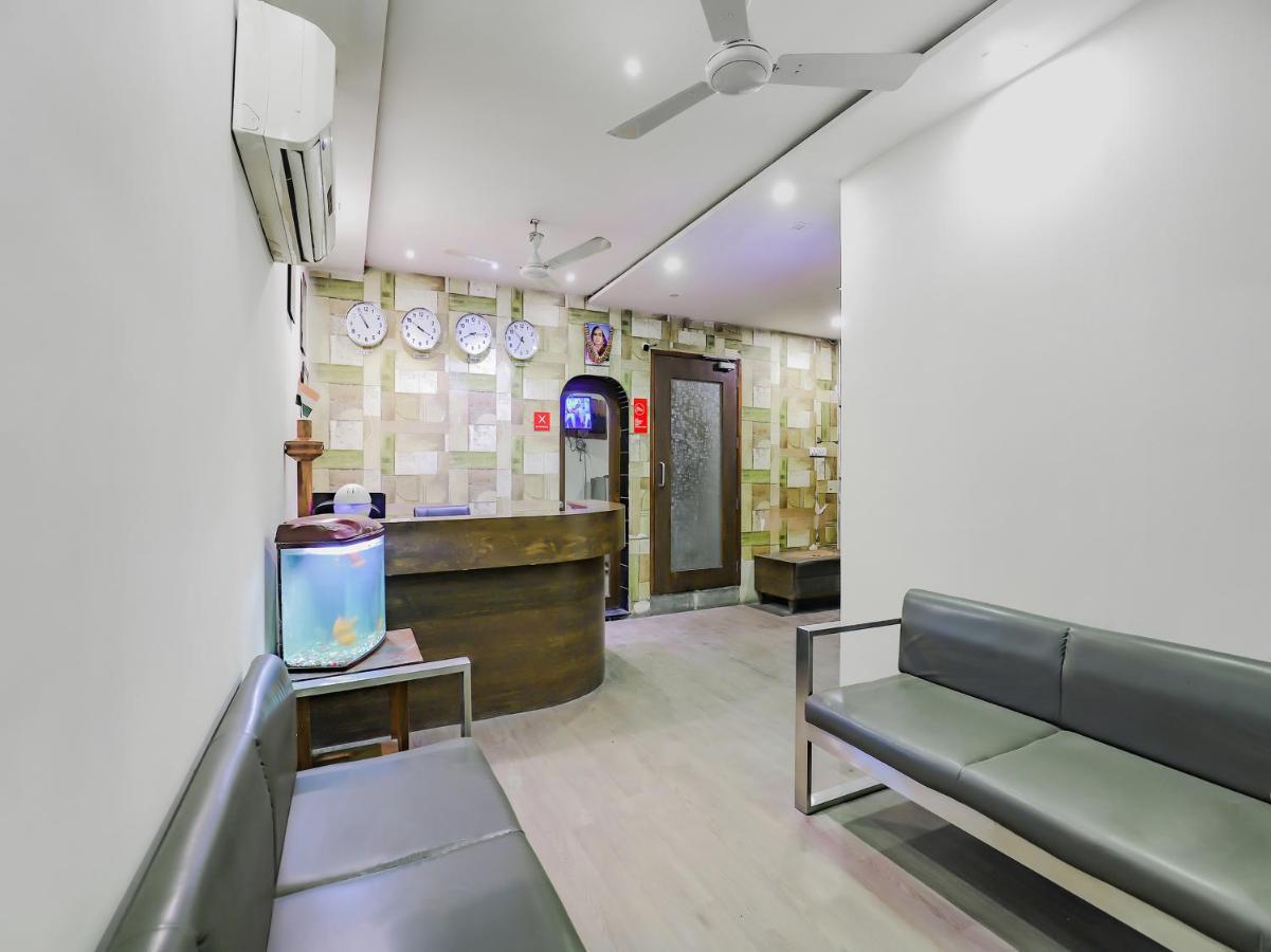 Oyo 80678 Shreenath Residency Нью-Дели Экстерьер фото