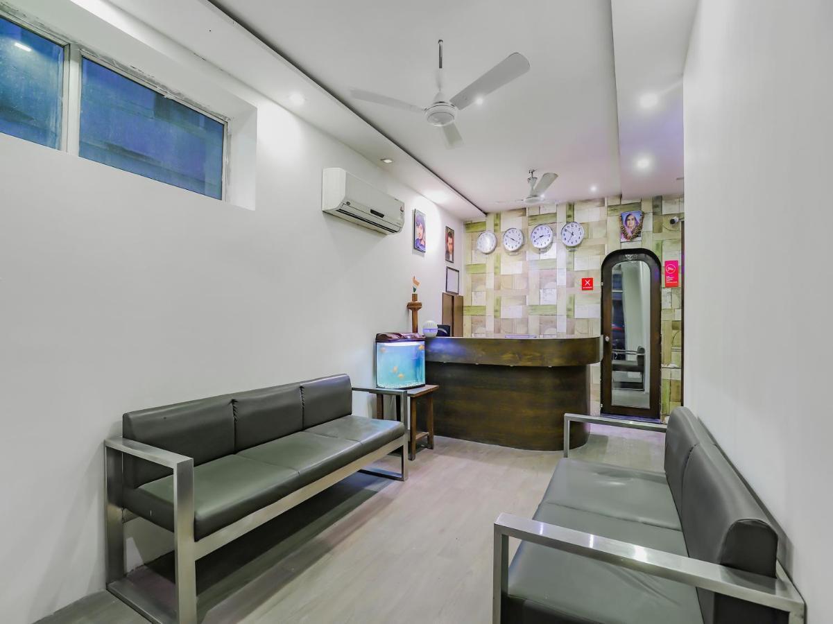 Oyo 80678 Shreenath Residency Нью-Дели Экстерьер фото