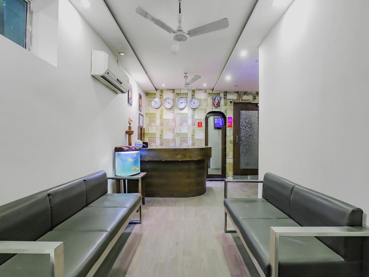 Oyo 80678 Shreenath Residency Нью-Дели Экстерьер фото